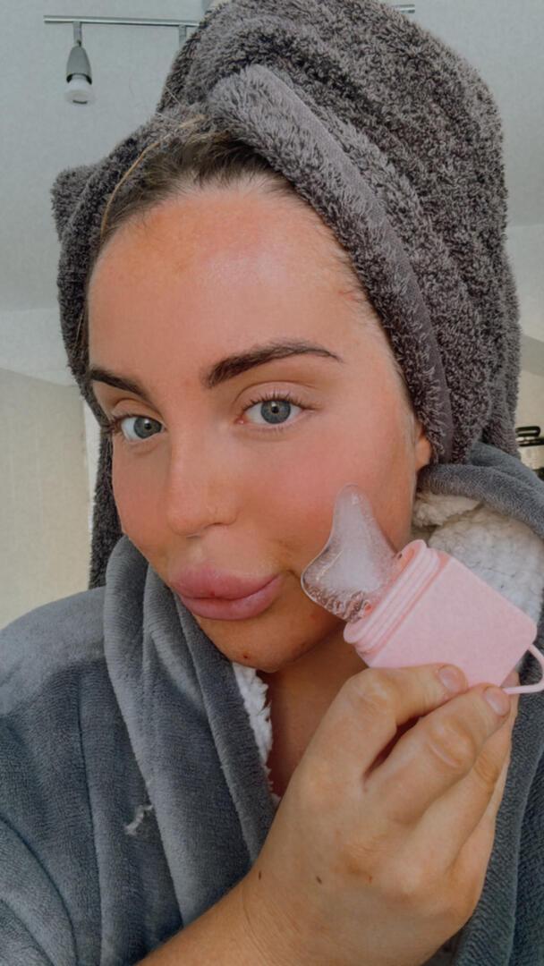 2 in 1 Ice Therapy Gua Sha Contouring Glow Wand - Nude Pink Facial Tool - Image 3