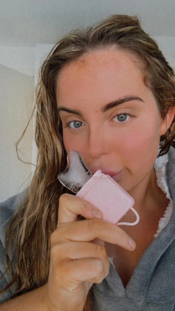 2 in 1 Ice Therapy Gua Sha Contouring Glow Wand - Nude Pink Facial Tool - Image 4